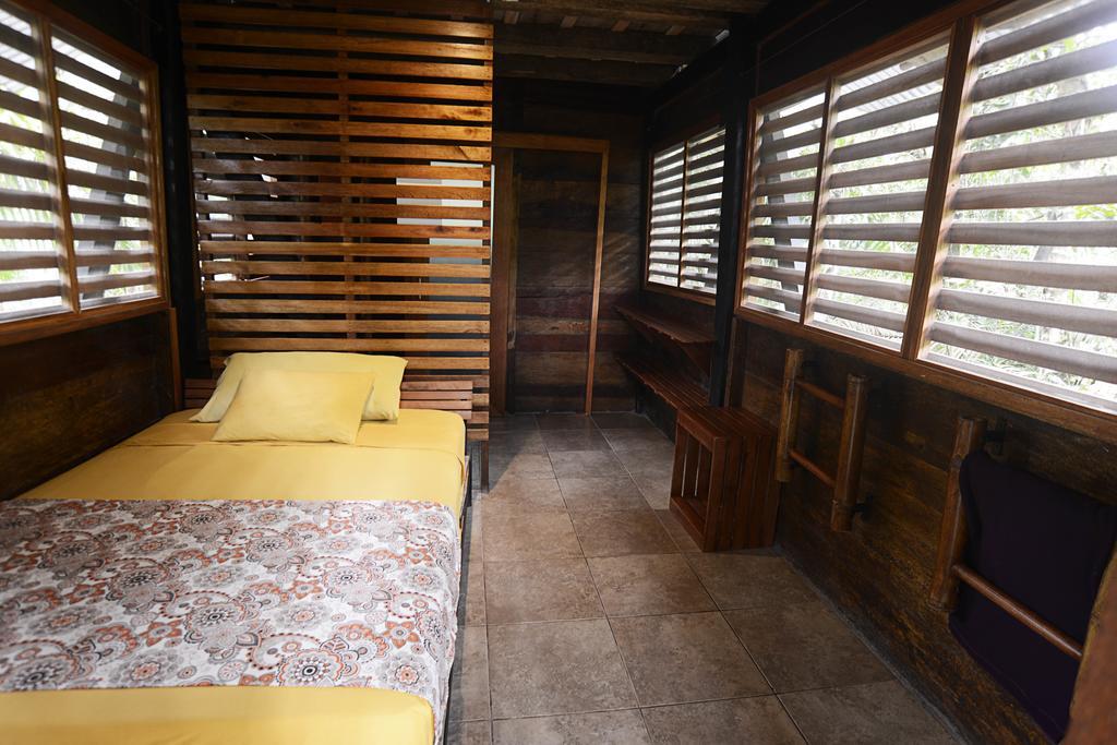 Jamu Lodge Puerto Montufar Buitenkant foto