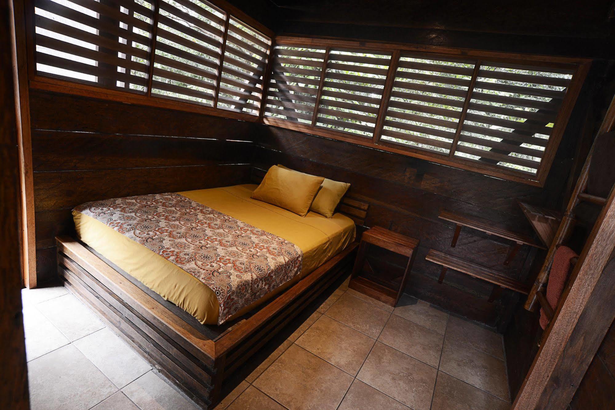 Jamu Lodge Puerto Montufar Buitenkant foto