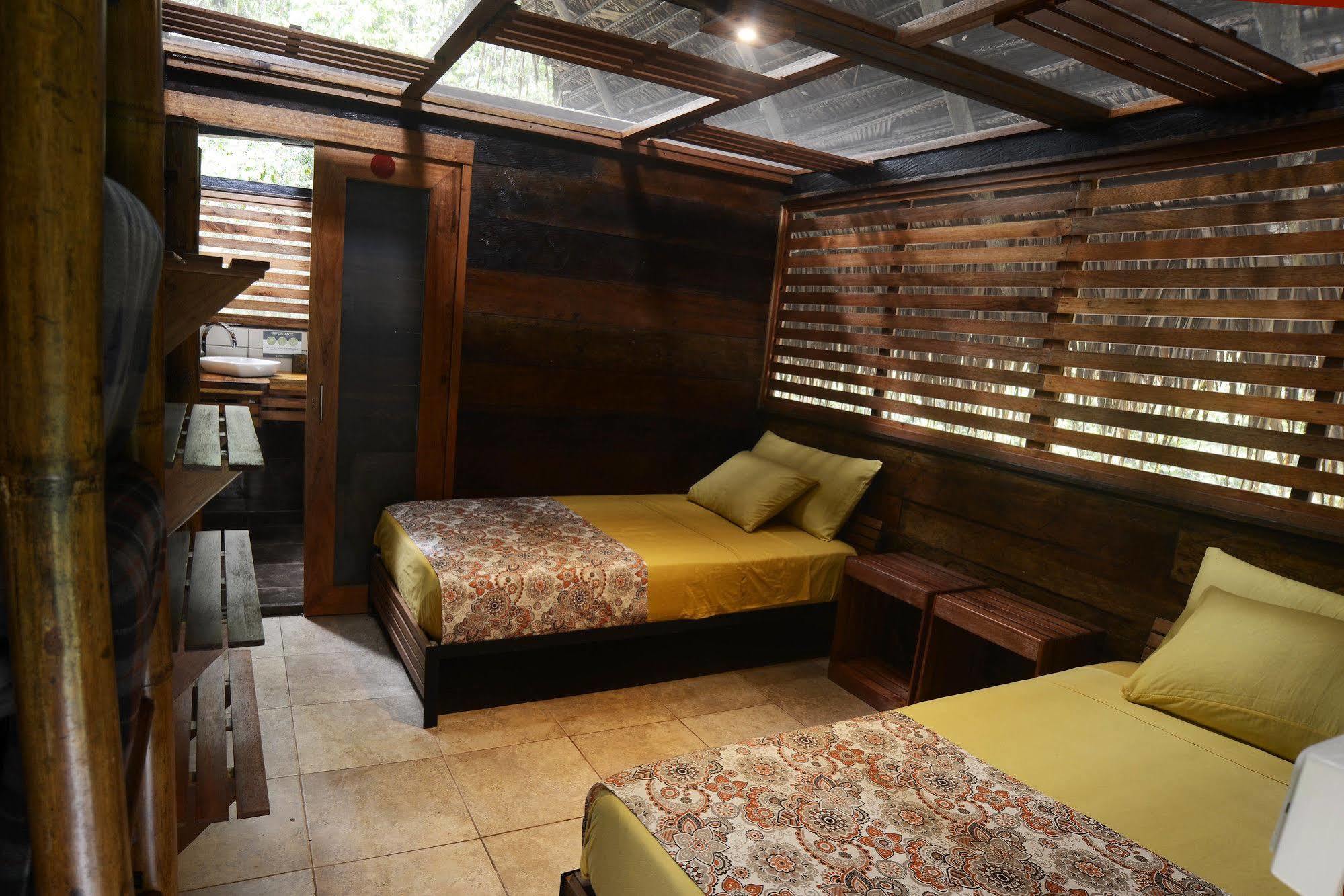 Jamu Lodge Puerto Montufar Buitenkant foto