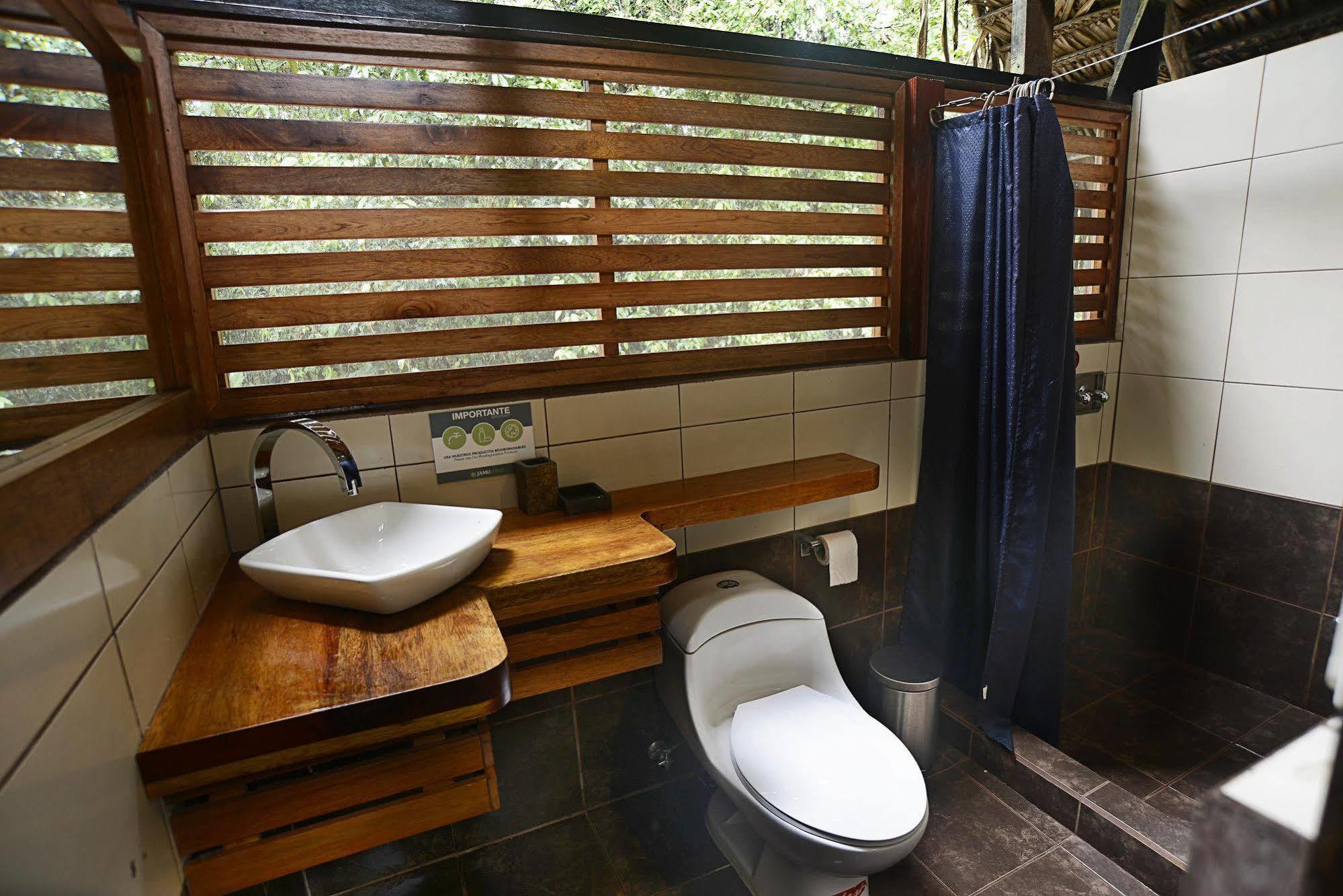Jamu Lodge Puerto Montufar Buitenkant foto