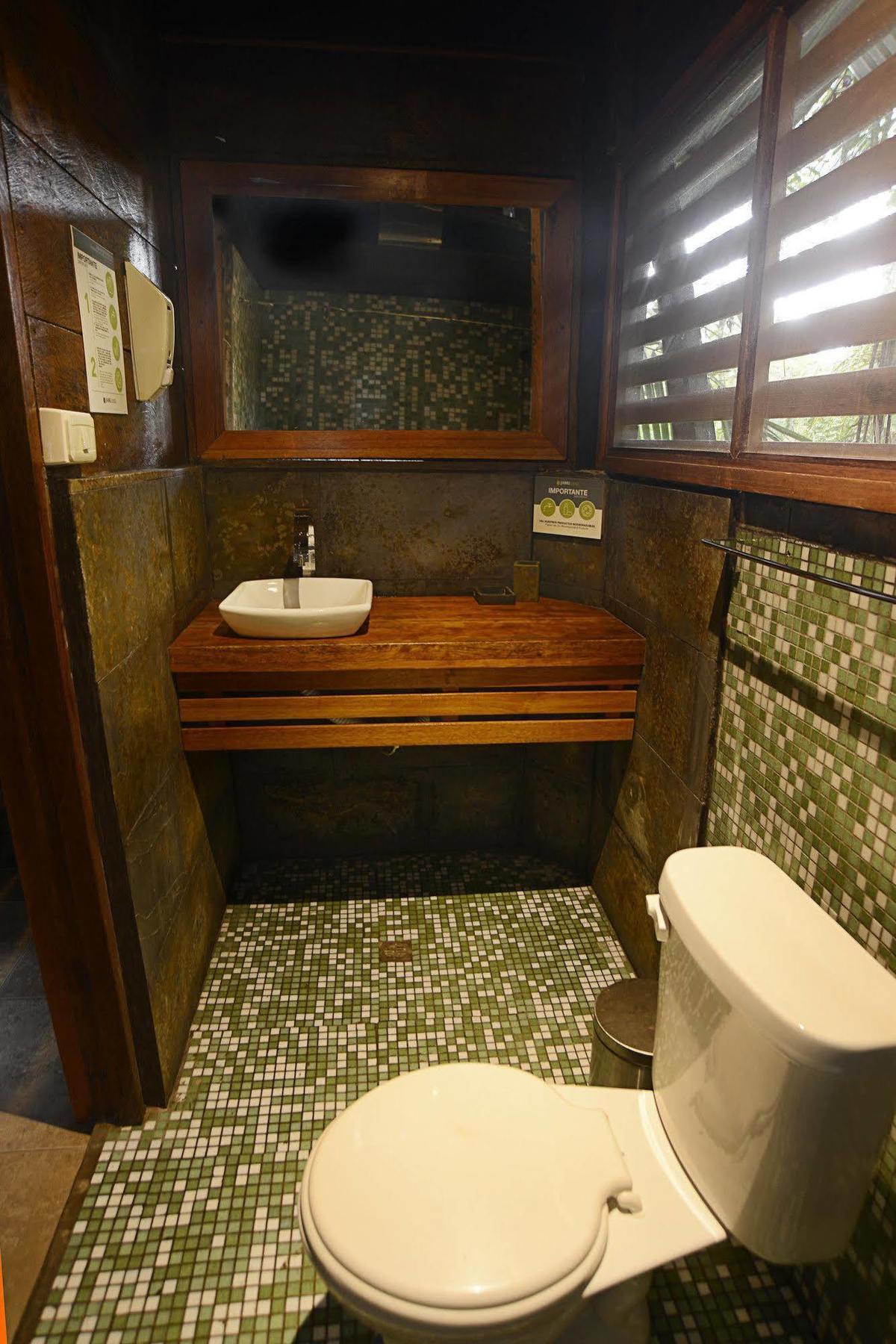 Jamu Lodge Puerto Montufar Buitenkant foto