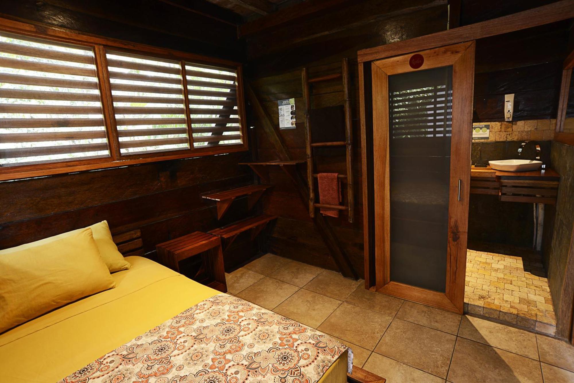 Jamu Lodge Puerto Montufar Buitenkant foto