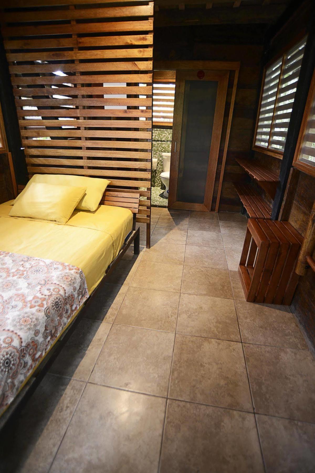 Jamu Lodge Puerto Montufar Buitenkant foto