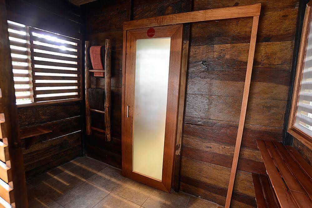Jamu Lodge Puerto Montufar Buitenkant foto