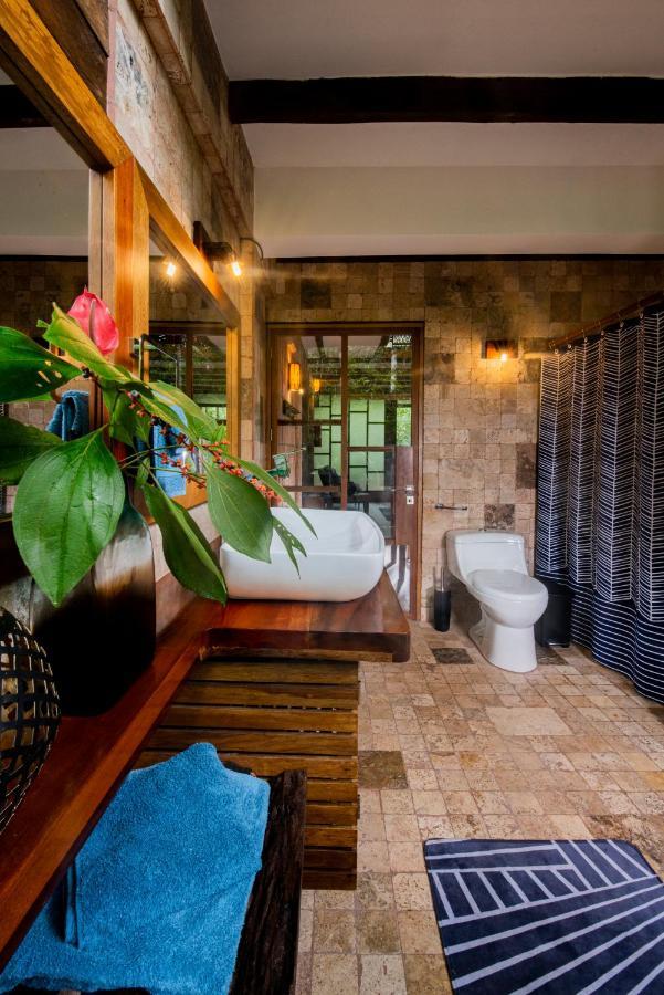 Jamu Lodge Puerto Montufar Buitenkant foto