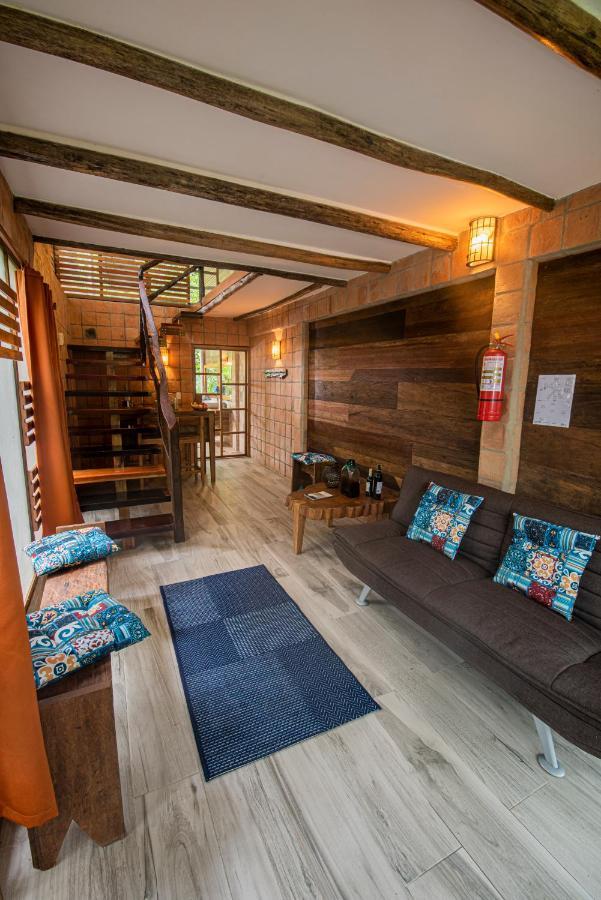 Jamu Lodge Puerto Montufar Buitenkant foto
